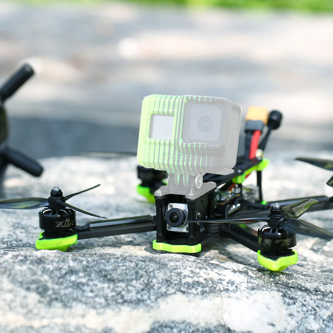 

iFlight Nazgul5 V2HD Nazgul5 Nebula Nano 5inch 240mm W/ XL5 V5 frame/Caddx Vista Digital System/SucceX-E F4 45A stack for Drone