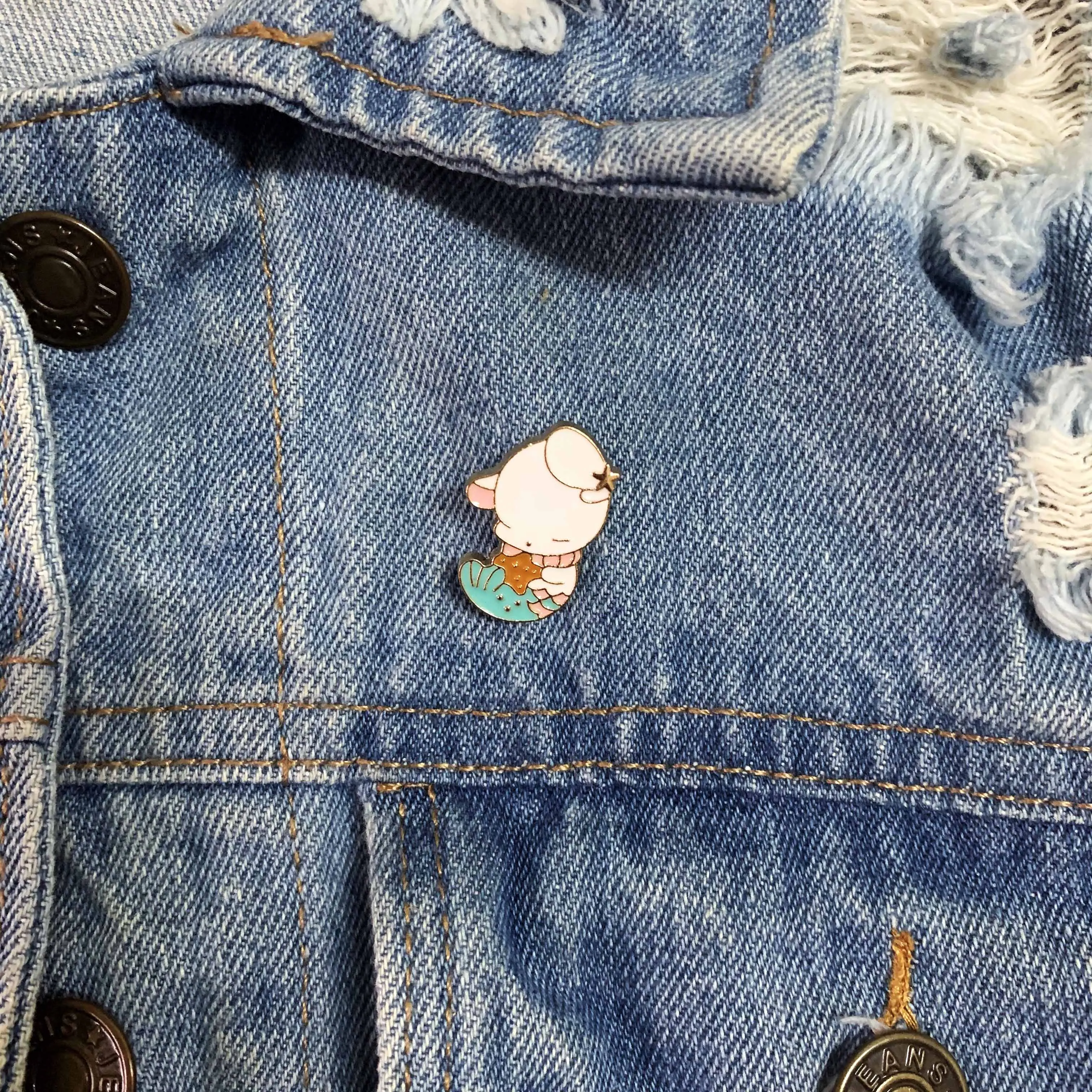 Детская джинсовая рубашка с эмалированными булавками | Украшения и аксессуары