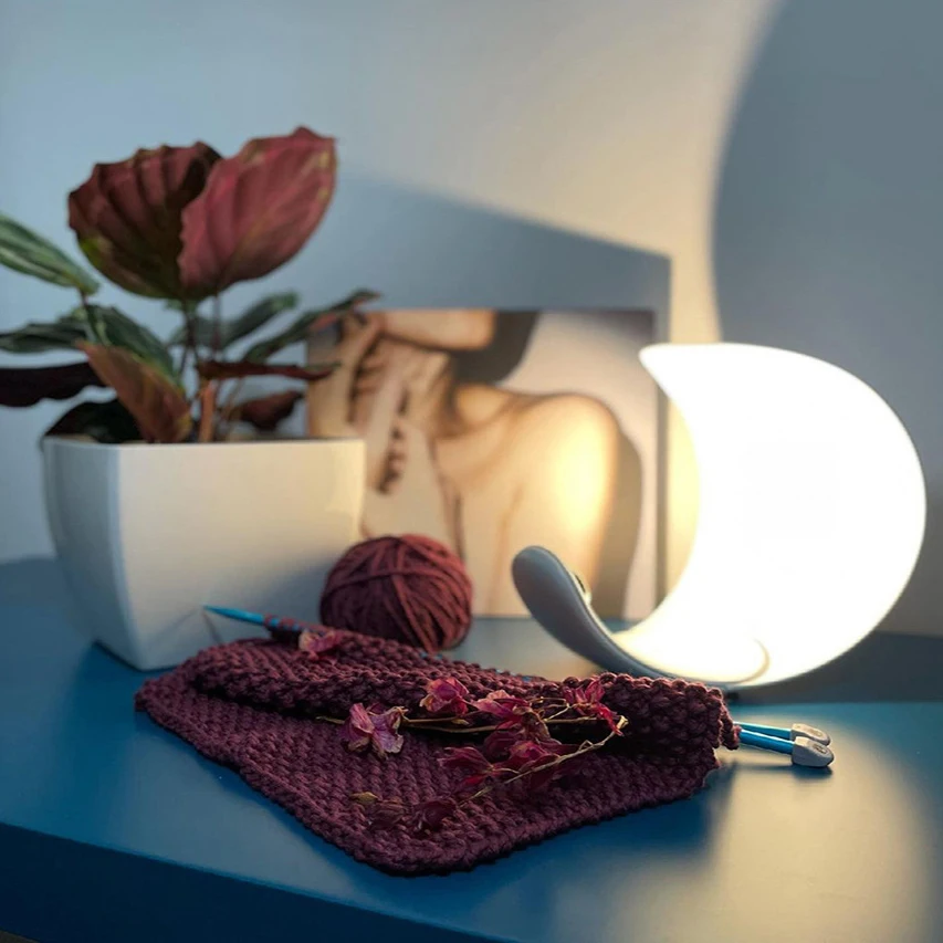 

Modern Luxury Half Moon Led Table Lights Bedroom Bedside Reading Smart Led Dimming Touch Desk Lamp Indoor Decoration Fixtures