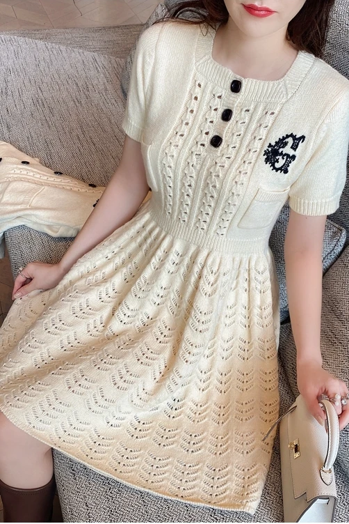 

Elegent Khaki Knitted Midi Dress for Woman 2021 Spring Summer Designer Female Clothing