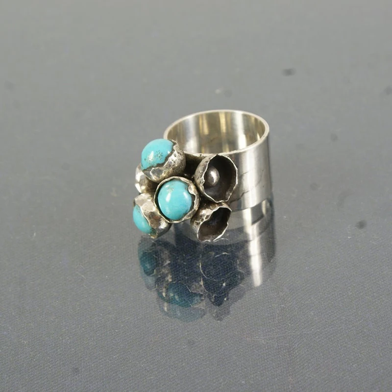 

Glamour Wind Chime Flower 2020 Fashion New Metal Ladies Ring Wild Party Jewelry 30M400