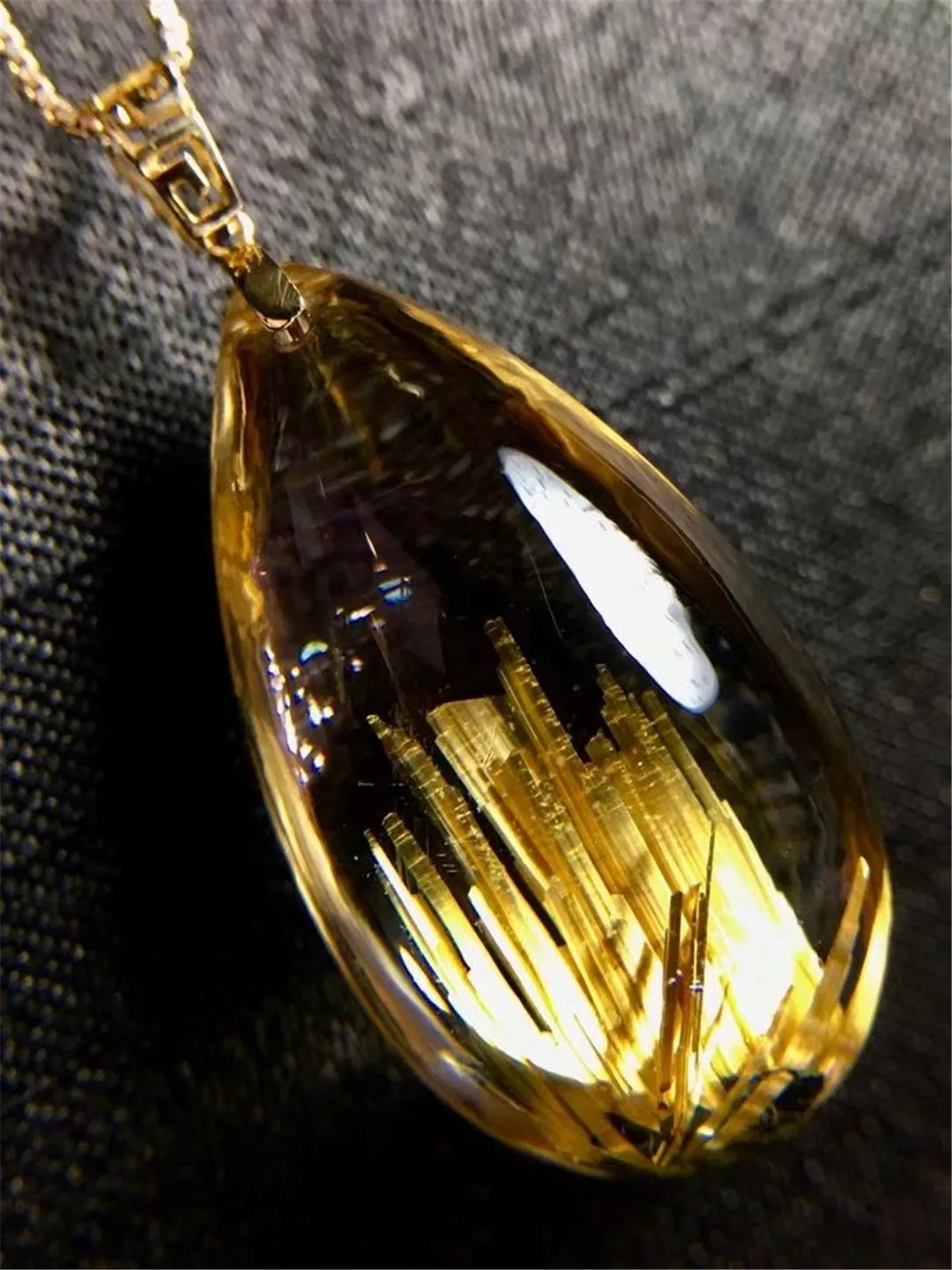 

Natural Gold Rutilated Quartz Pendant Jewelry For Women Man Wealth Stone Gift 30x16x13mm Beads Crystal 18k Gold Gemstone AAAAA