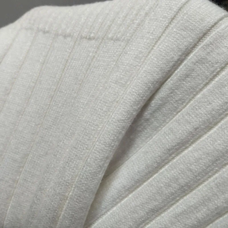 Однотонное платье-свитер в полоску с высоким воротником элегантное прямое