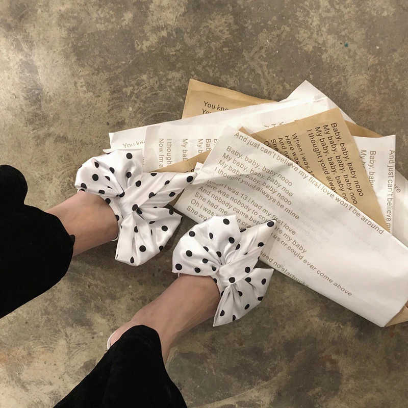 Туфли-лодочки женские Sumer черные на каблуке Котенок с бантом острым носком