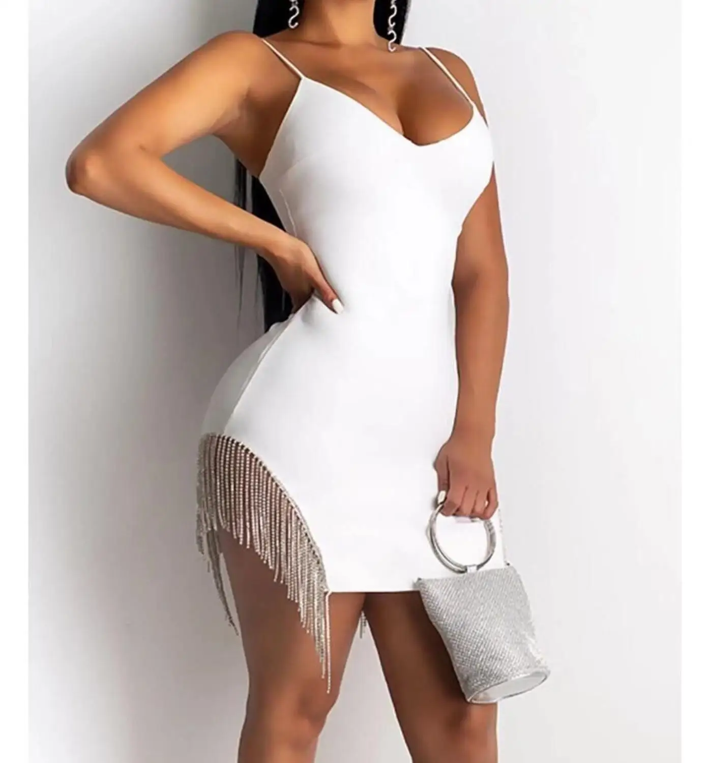 Женское облегающее мини платье с V образным вырезом без рукавов со стразами и