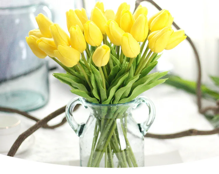 

Eye-catching and Delicate Tulip Bouquet Holding Flowers Fake Artificial Flower Home Decorations For Wedding Party