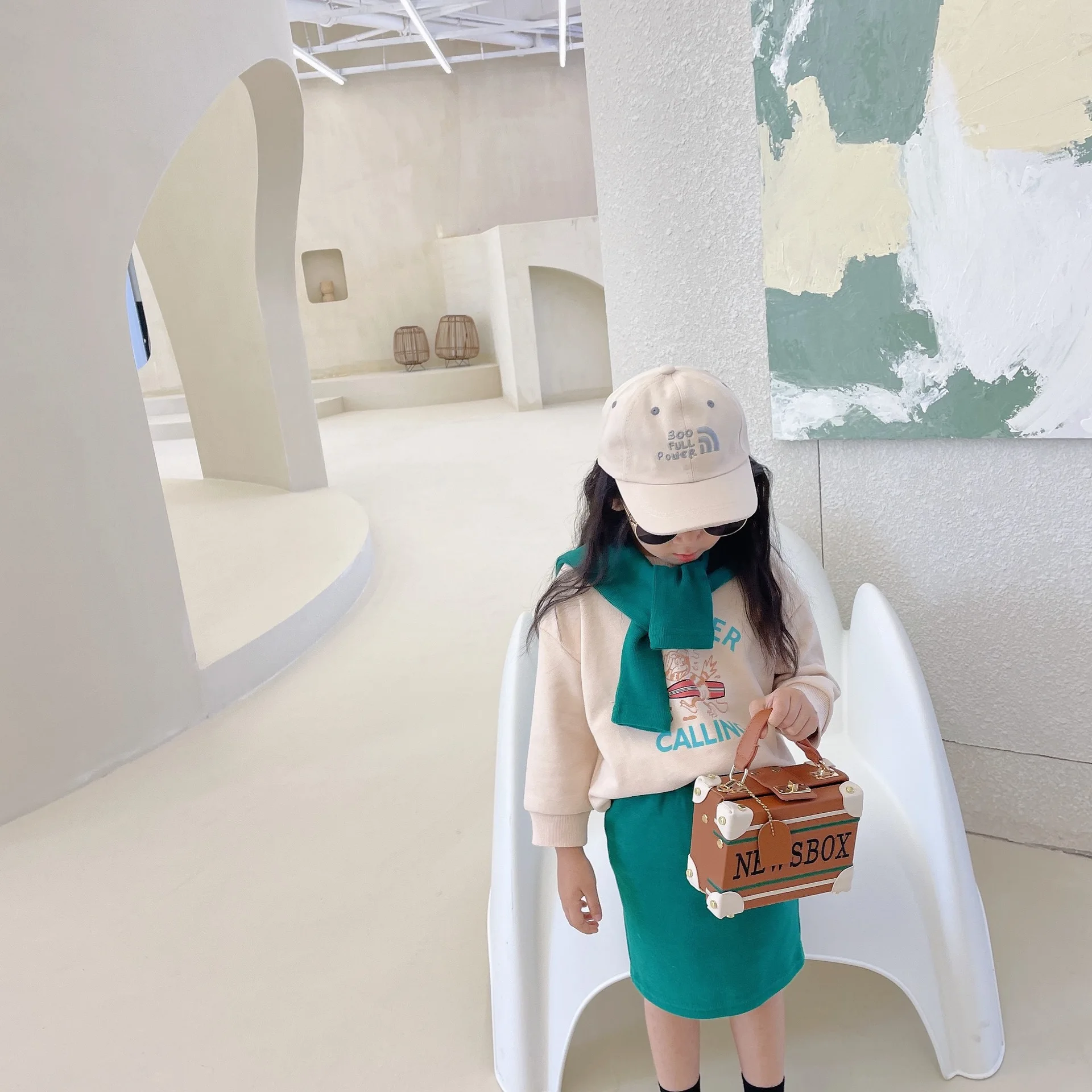 

Осенний комплект для девочек, детский топ с круглым вырезом и длинным рукавом и юбка средней длины, комплект из двух предметов, эксклюзивная...