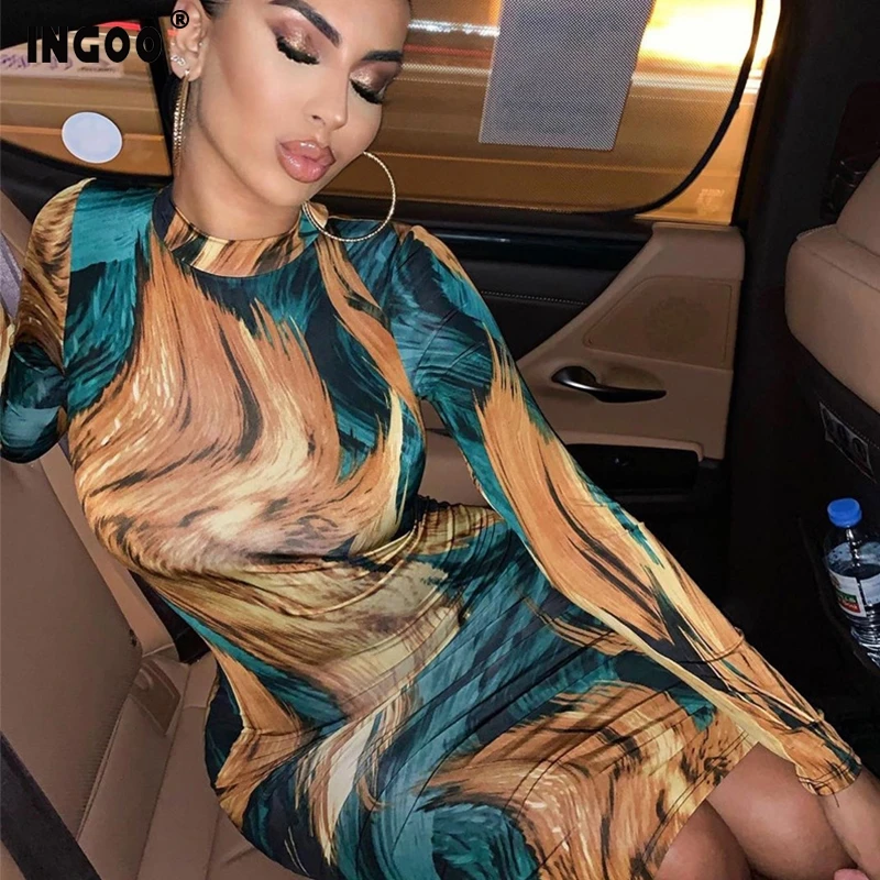 Женское облегающее платье до колен с длинным рукавом и высоким воротником |