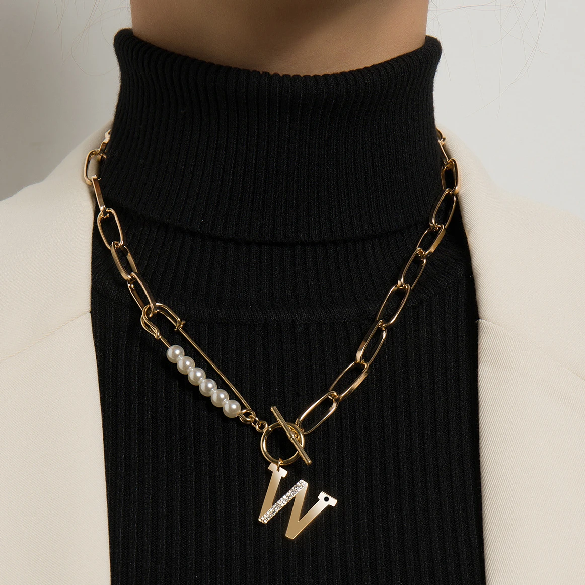 

Trendy Short Crystal M Letter Pendant Necklace for Women Men Goth Boho OT Buckle Lock Pearl Pin Choker Necklace Jewelry Coillar