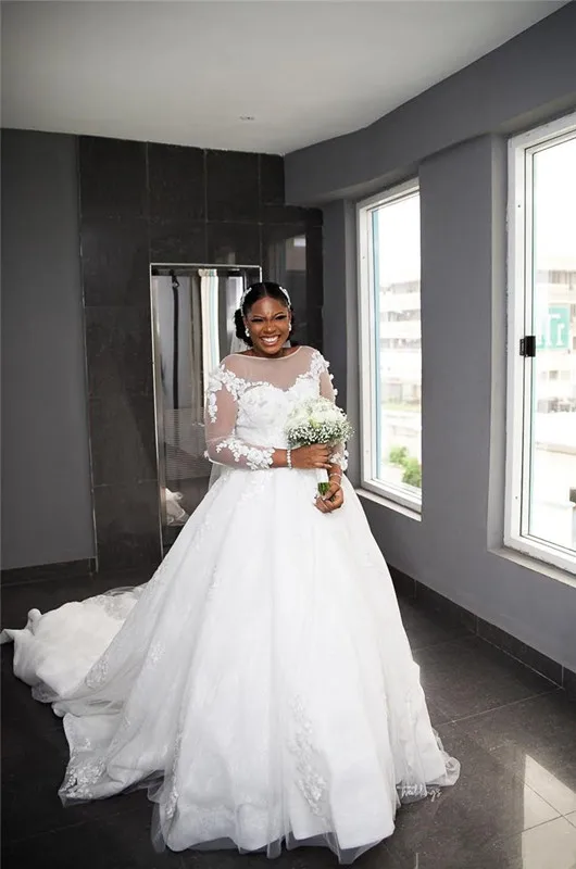 Очаровательные женские бальные платья свадебные со шлейфом в стиле часовни