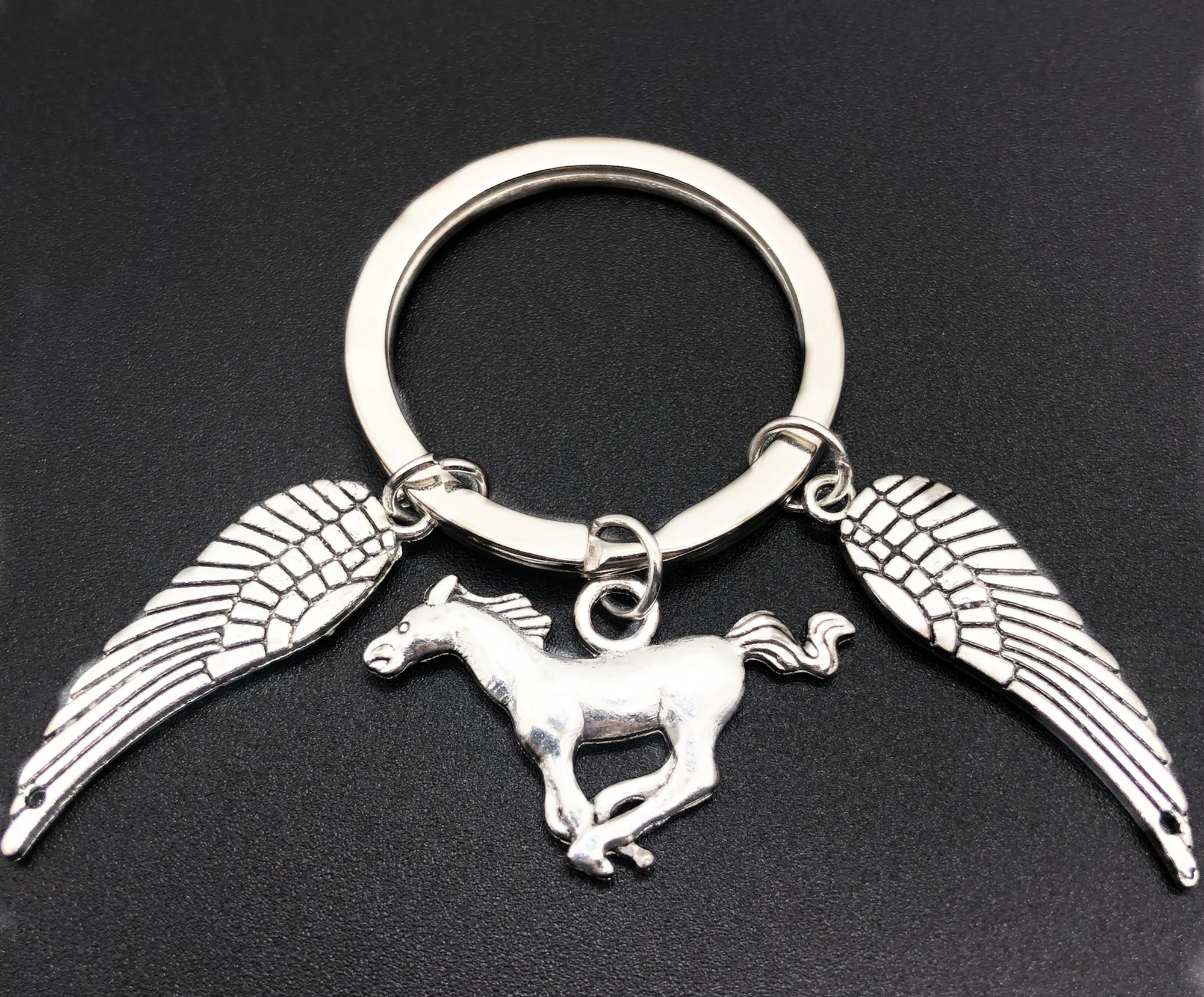 

2019 / New Creative Wings Keychain Pegasus Keychain Creative Men and Women Jewelry