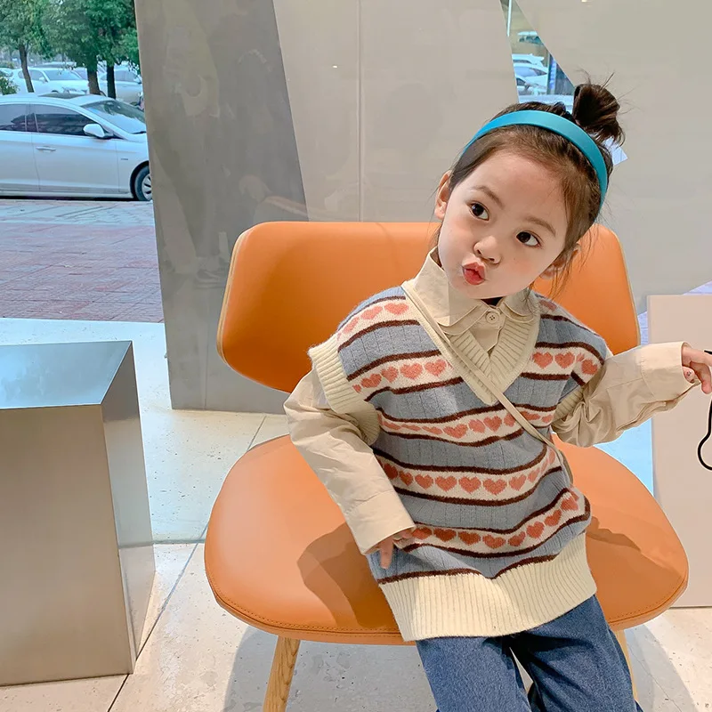 

Жилеты для маленьких девочек от 2 до 8 лет, новинка 2021, детские вязаные жилеты с V-образным вырезом, детская модная вязаная жилетка с принтом ...