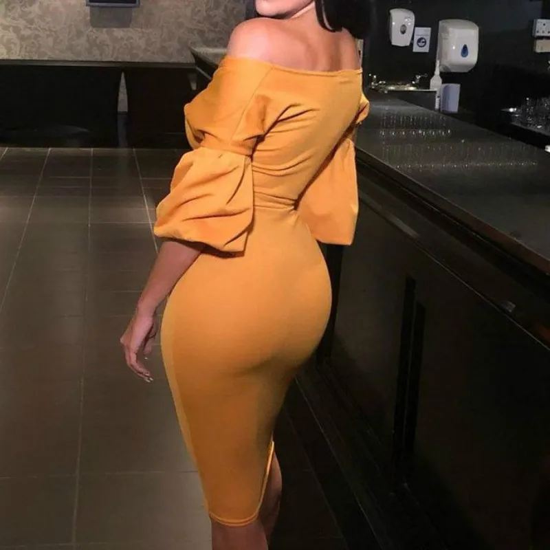 Соблазнительное элегантное желтое облегающее платье с низким вырезом и