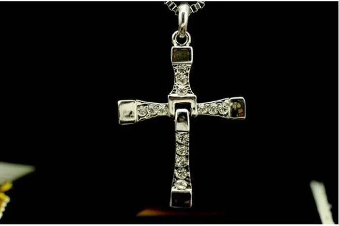 

Fashion New Unisex Cross Necklace The Fast And The Furious Dominic Torettos Cross Pendant Chain Necklace Necklace For Women