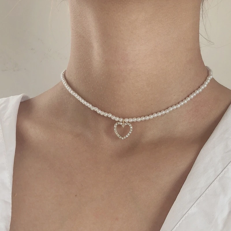 

Luxury Simulated Pearl Chian Choker with Delicate Heart Pendant Necklace for Women Charming Adjustable Party Jewelry