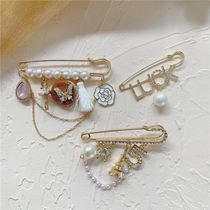 

Camellia 5 Brooches With Rhinestone Imitation Pearls Tower Butterfly Portrait Tassel Chain Baroque Safety Buckle Pin For Women