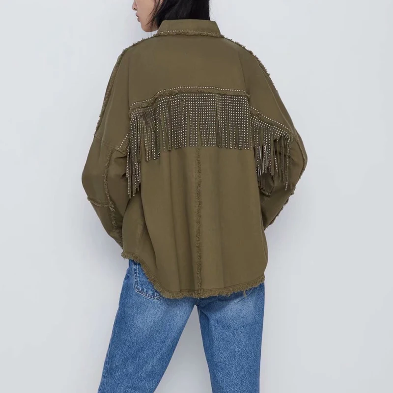 Женская джинсовая куртка с заклепками зеленая и черная однотонная Свободная из