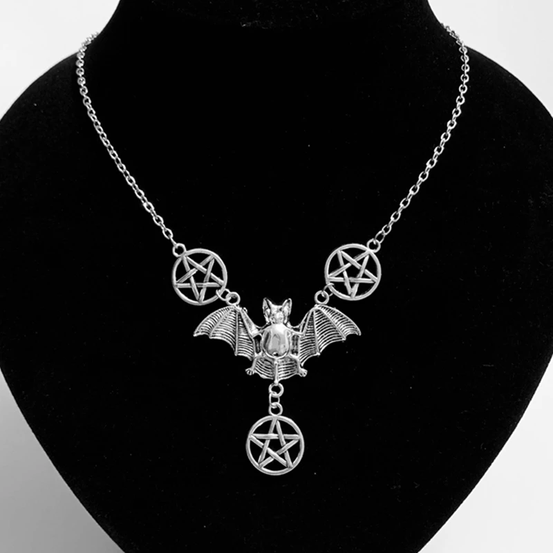

1pc bat necklace men's and women's Halloween bat pendant necklace ladies gothic vampire necklace.