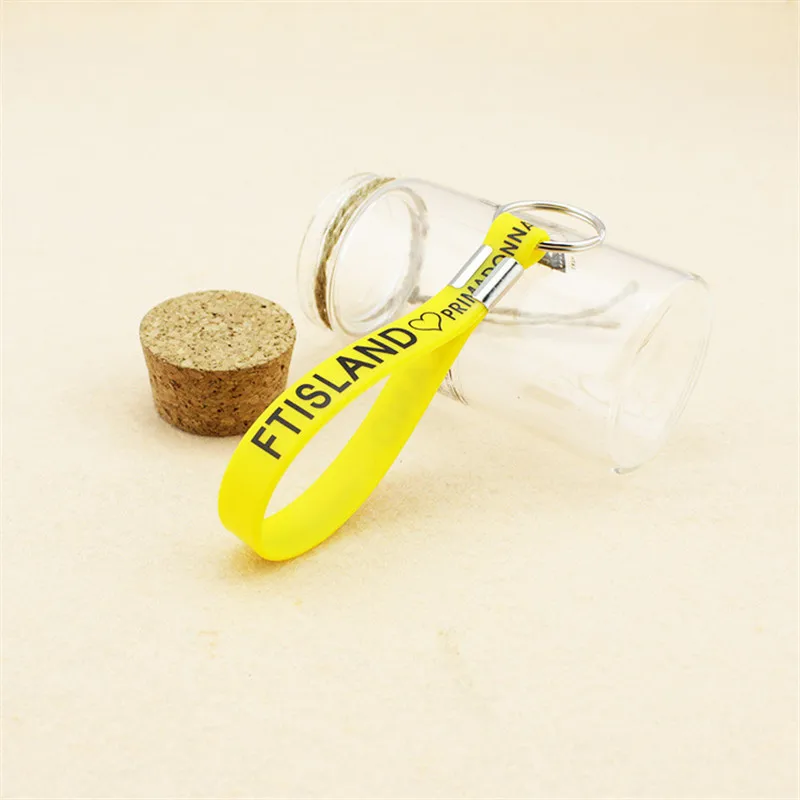 

Free Shipping Kpop Ftisland Luminous Silicone Key Chain Women Bag Keyring Car Keychain Friends Gift Chaveiro