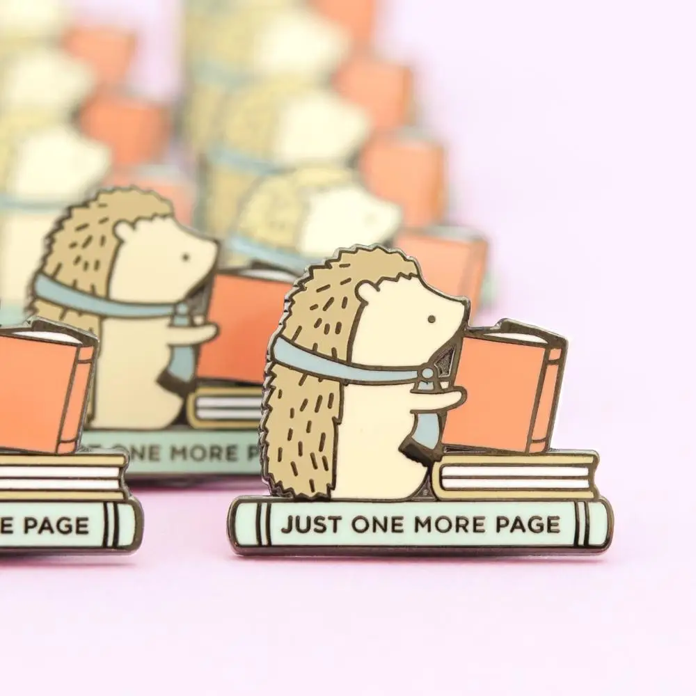 Жесткая эмалированная брошь-значок на лацкан с изображением Ежика - купить по