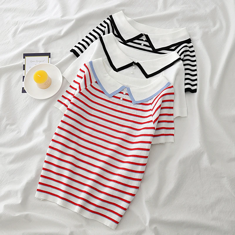 Женская трикотажная футболка с коротким рукавом однотонная облегающая в полоску