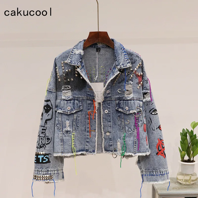Cakucool старинная буква граффити Лоскутная джинсовая куртка женские ковбойские джинсы осенние потертые рваные шпильки заклепки панк джинсовая куртка