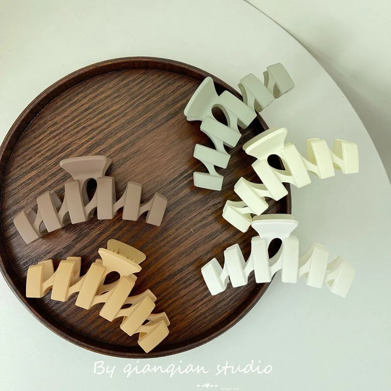 

Украшение для волос в стиле «Ретро»