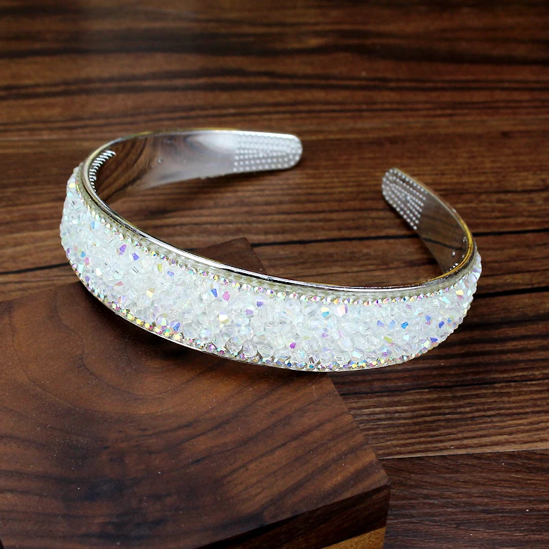 Модный широкий белый черного и золотого цвета с цельными круглыми кристаллами