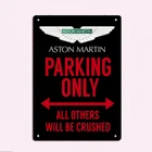 Металлический знак только пещера для стоянки Астон Мартин