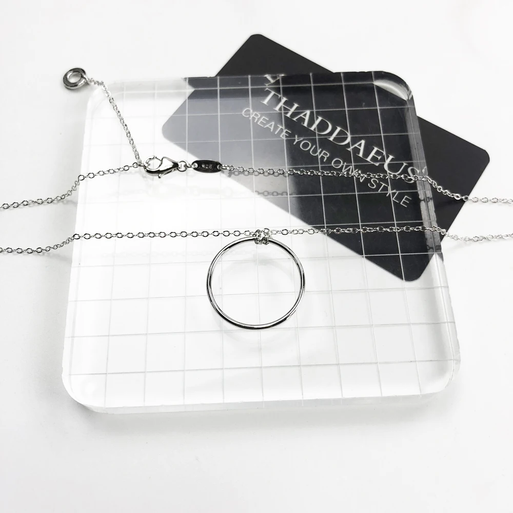 Ожерелье с подвеской в виде черной маски и пистолета Весенняя мода 2020