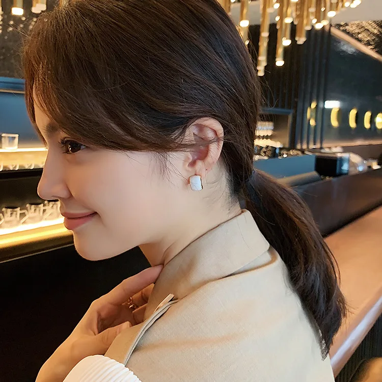 Женские серьги-гвоздики с белой эмалью модные серьги в Корейском стиле 2022 |