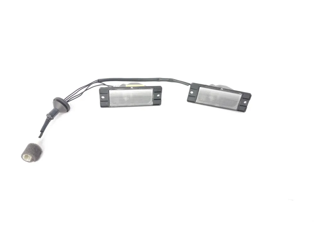 

Лампа заднего номерного знака для Mitsubishi Pajero Montero V73, лампа для платы номерного знака V75 V77 V97 V93 v98 V87, габаритные огни MB859364