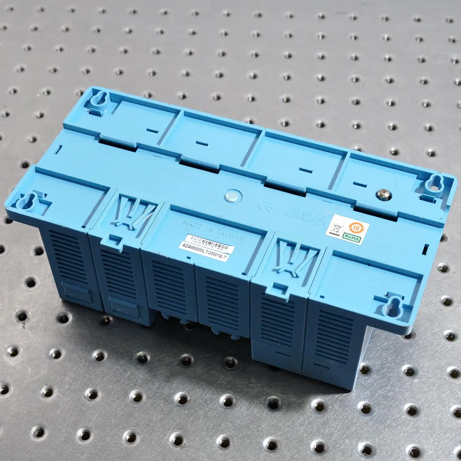 ADVANTECH ADAM 5000L/TCP основанных на локальная сеть 4 гнездами для распределенная система