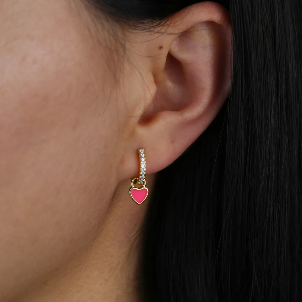 Красные розовые зеленые синие цветные неоновые эмалированные сердца женская