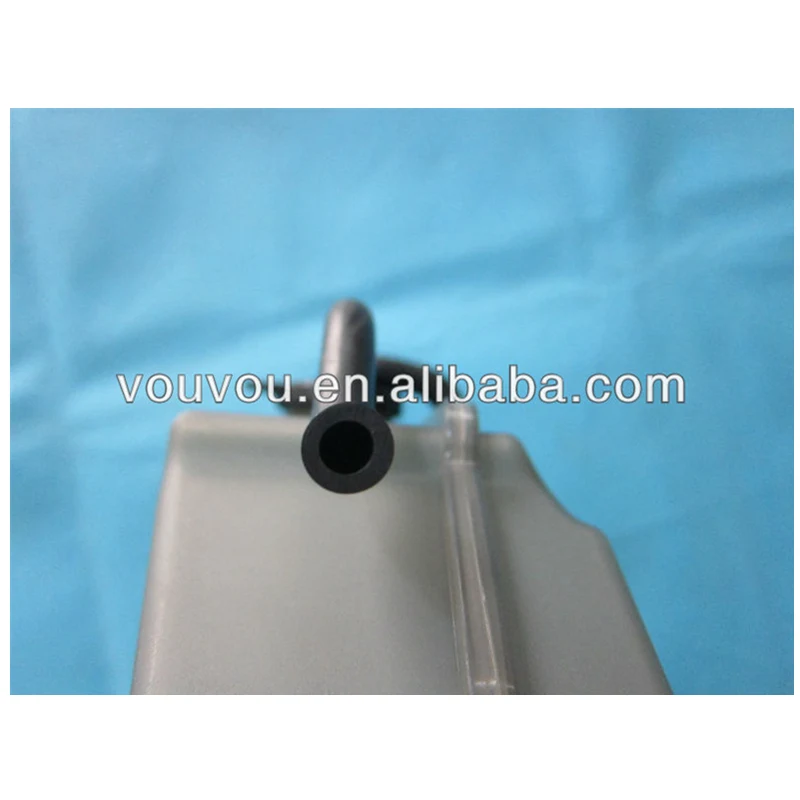 Система охлаждения автомобильного двигателя радиатор расширительный водяной