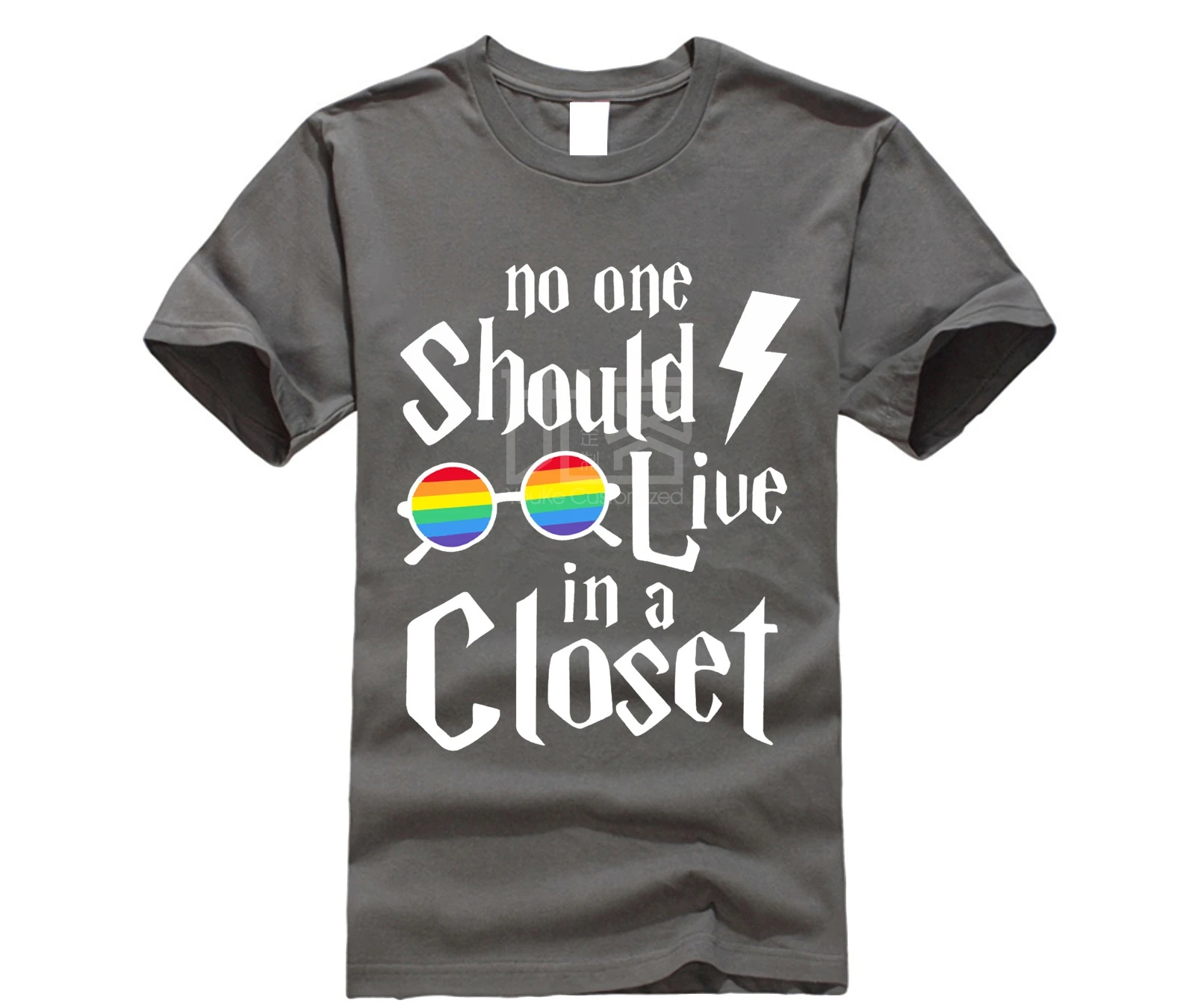Никто не должен жить в шкафу футболка самая популярная мире | Мужская одежда
