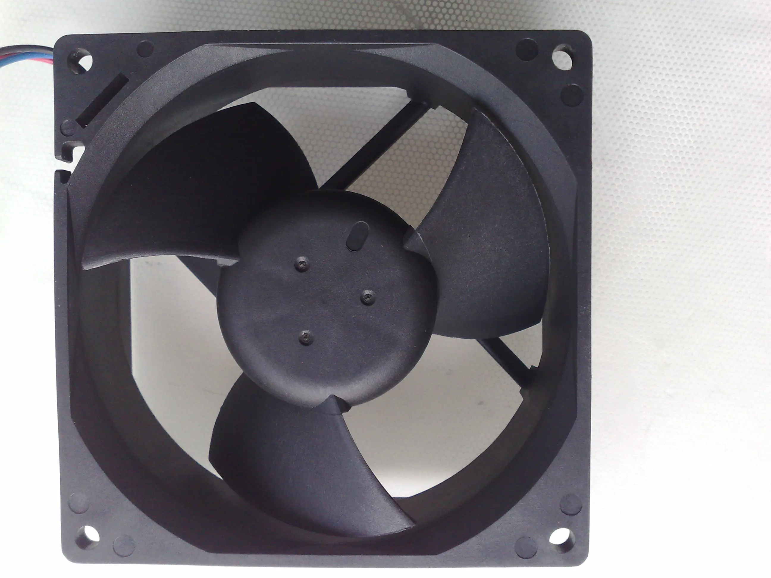 

NEW EFB0912VHF 9032 9CM 12V 0.57A 3wire Motor protection cooling