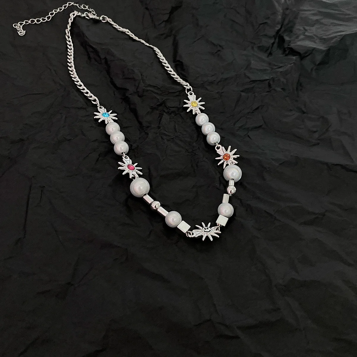 

Vintage Colorful Sun Reflective Pearl Chokers Necklace New Korean Fashion Neck Chains Jewelry for Women Unisex Gift Party Hiphop