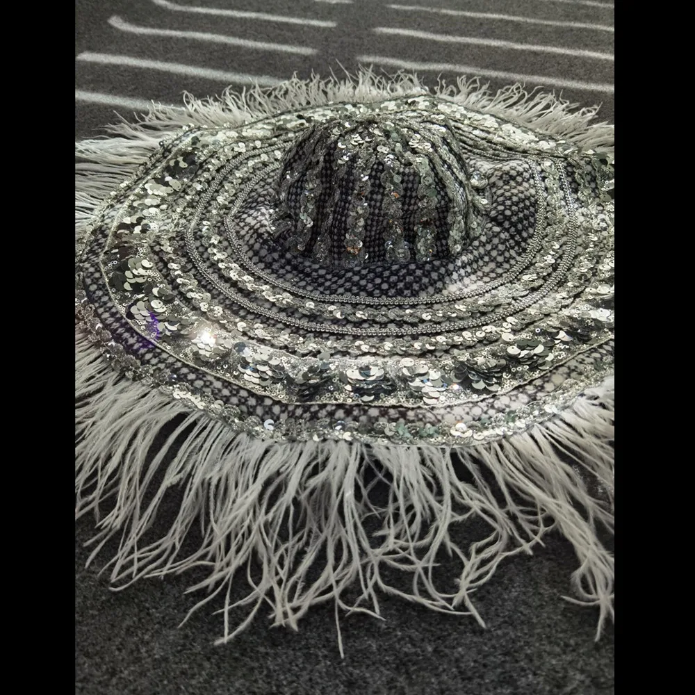 Fashion Silver Sequin Feather Large Brim Hat Women Party Prom Hats Floppy Wide Brim Cap Foldable Dancer Singer Stage Accessories