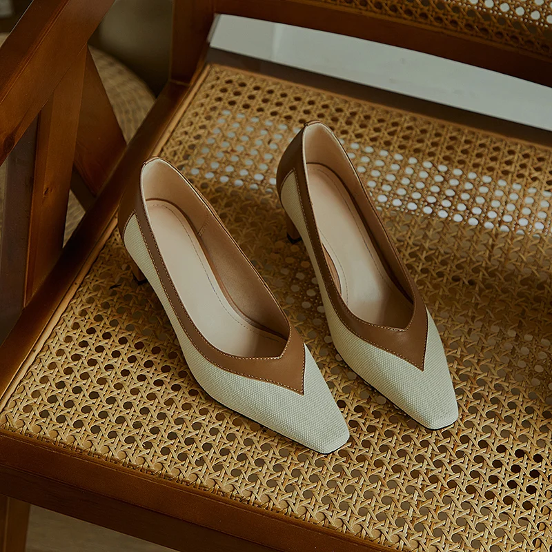 

2020 spring and autumn new stitching middle heel women's shoes simple wild leather canvas shallow mouth single shoes Z986