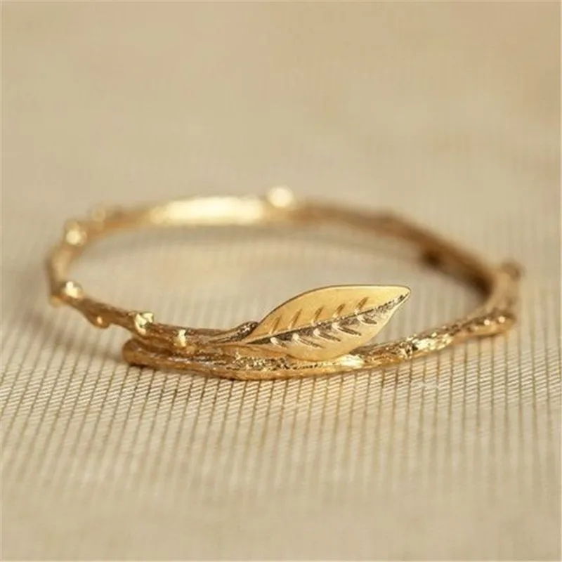 

Hot Sale Simple Ladies Gold Color Carved Leaves Plants Zinc Alloy Female Ring For Women Party Accessories