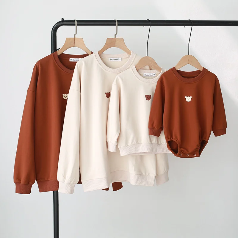 

Autumn 2021 New Family Matching Outfits Long Sleeve Sweatshirt Baby Bodysuit with Hat Bear Mother Daughter Son Clothes