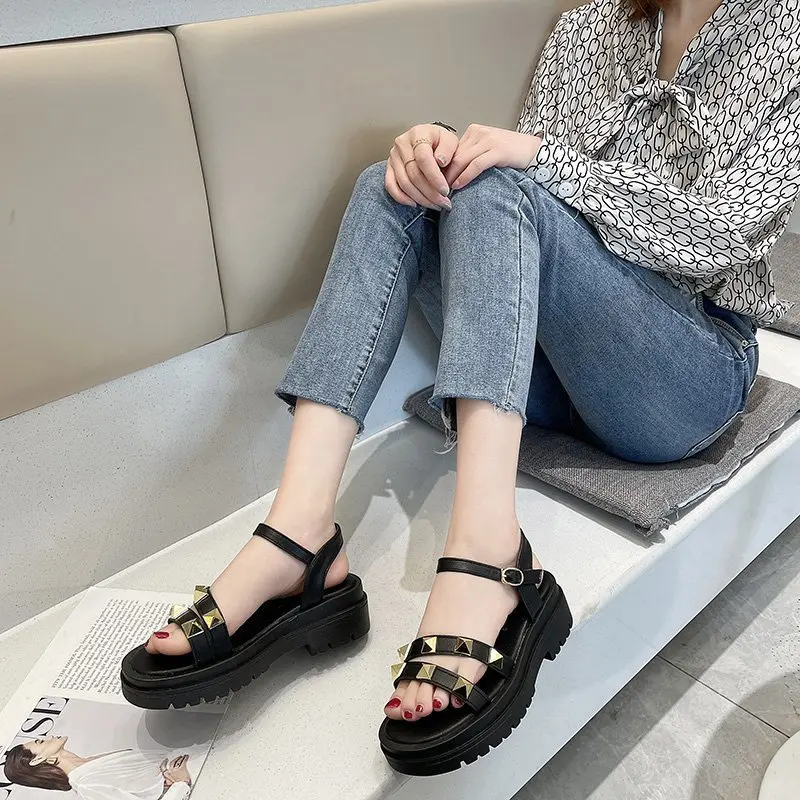 

Shoes Slippers Soft Slides Square heel Med Slipers Women Fashion Rubber Flip Flops Comfort Block Summer 2021 Luxury Hawaiian Cas