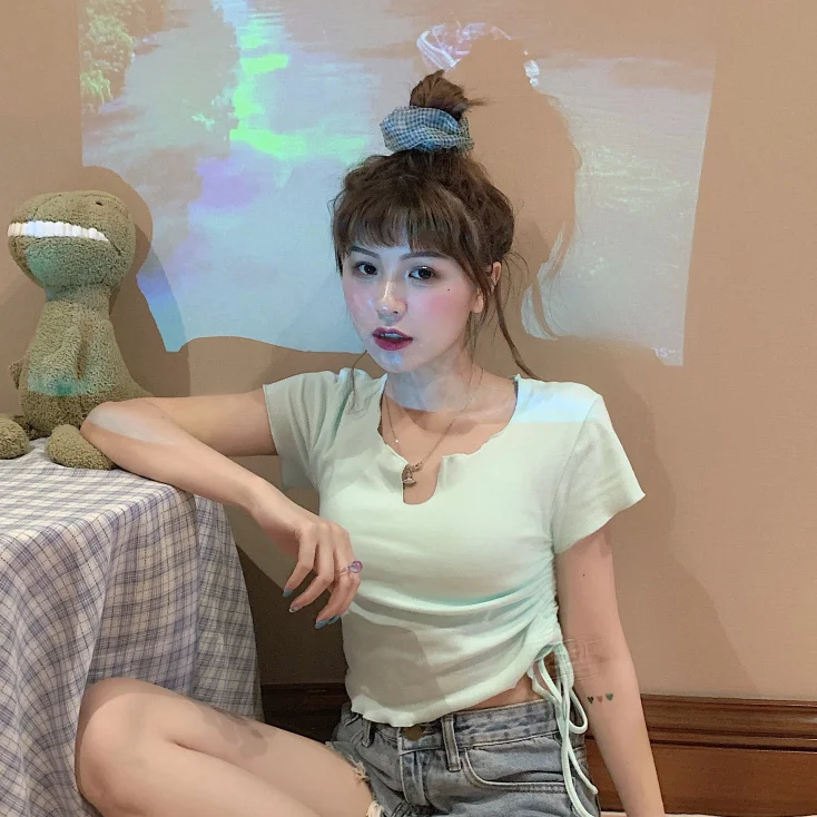 Футболка со шнуровкой и V-образным вырезом с коротким рукавом | Женская одежда