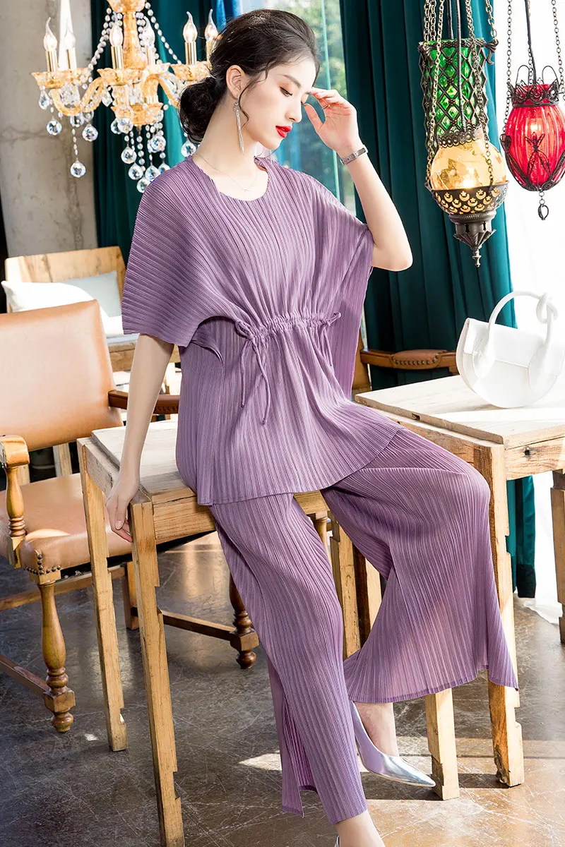 

Plus Size Pant Suits 2020 Women Summer Round Neck Batwing Sleeve T-Shirt + Wide leg pants Elastic Miyake Pleated 2 Piece Set
