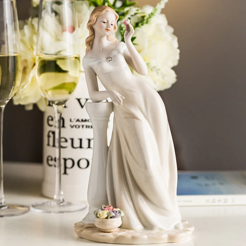 Фото Европейские керамические статуэтки красивой женщины поделки Декор для дома