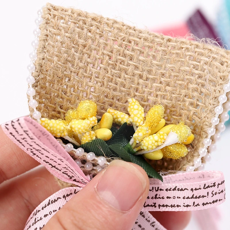 Миниатюрный цветочный букет для одежды аксессуары сделай сам поделки День