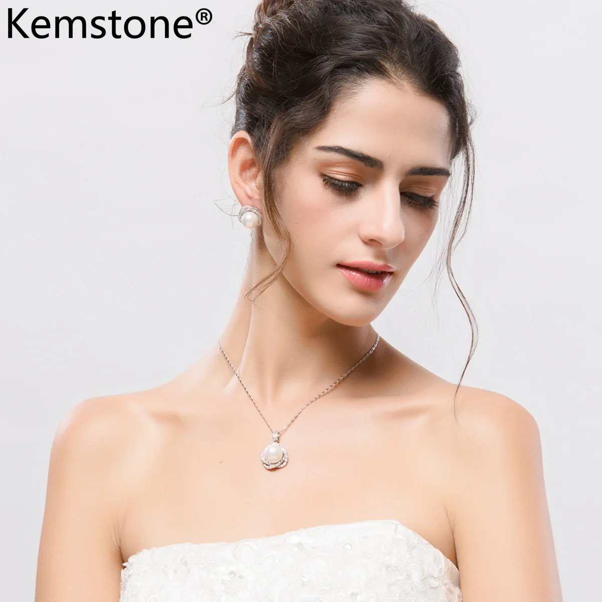

Kemstone Elegant Gold Color Pearl Cubic Zirconia Round Pendant Necklace Gift for Women's Jewelry