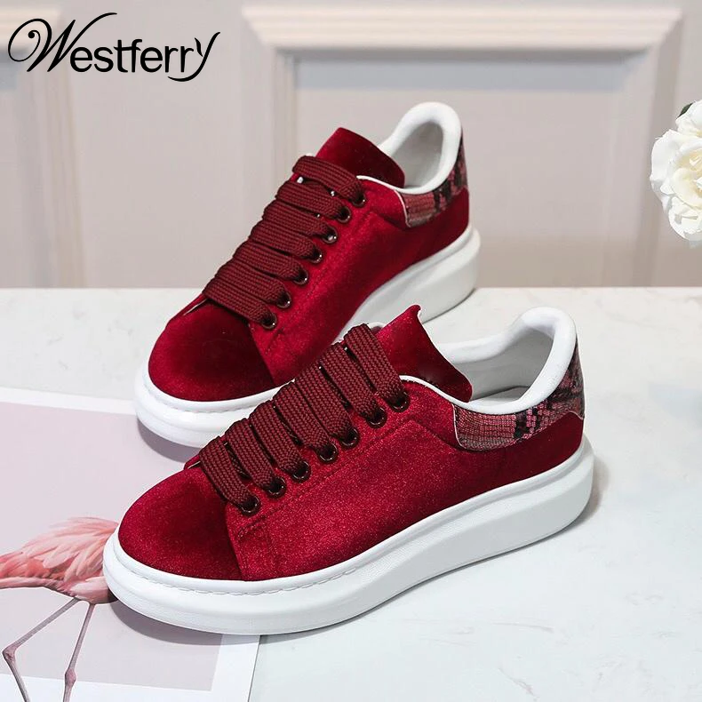 

Small white shoes female leather thick bottom 2021 summer reflective wild increase sneakers feminino Couple models size 34-46