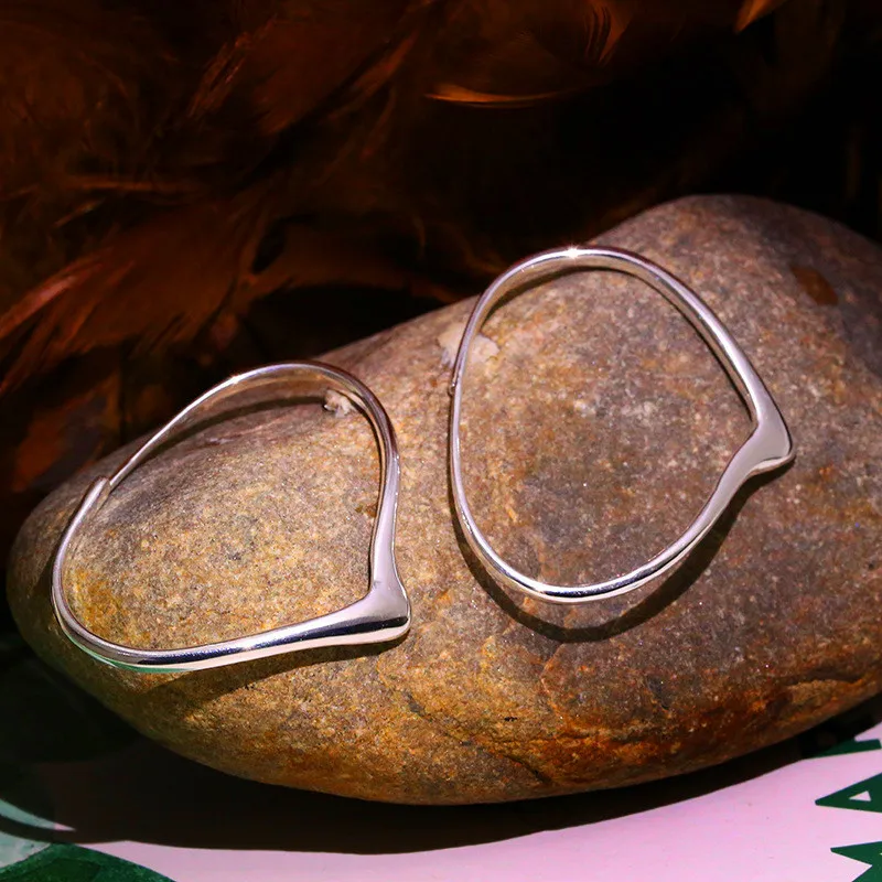 

Cute Female Love Heart Earrings Classic Silver Color Hoop Earrings Vintage Bridal Small Round Wedding Earrings For Women